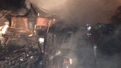 [FOTO] Noapte incendiară la Reşiţa