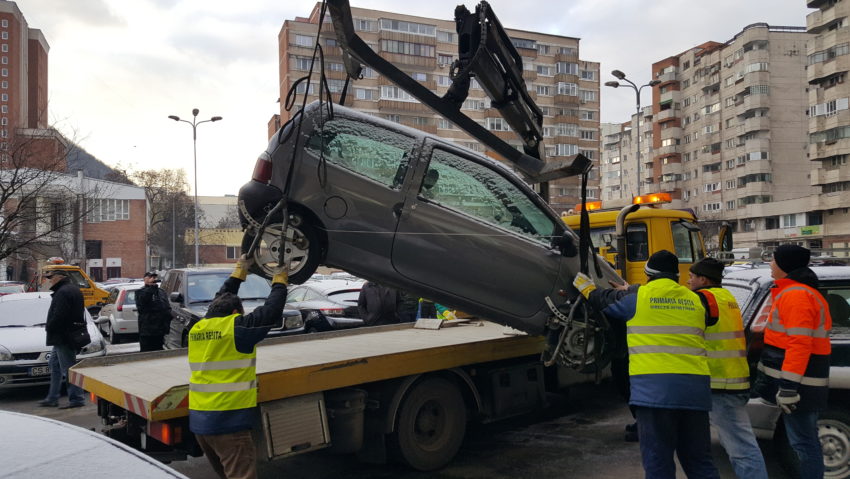 Gata cu „cadavrele” din parcările reşiţene