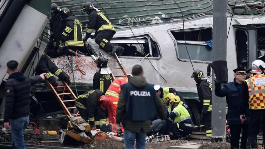 Un tren a deraiat în apropiere de Milano: cel puțin 2 morți si 100 de răniți