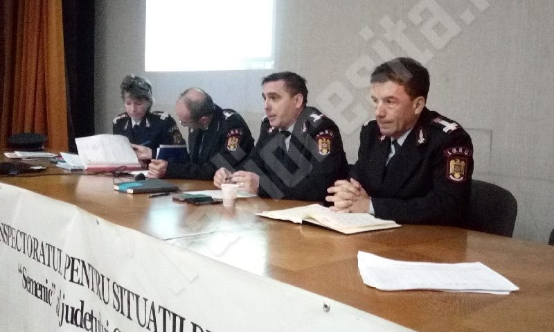 [FOTO] Ziua Protecţiei Civile marcată în avans, la Reşiţa, printr-o acţiune de instruire şi informare