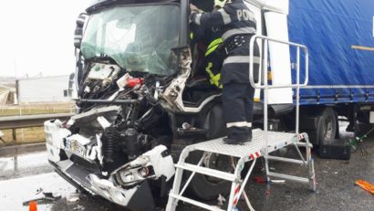 [FOTO] Accident cu trei TIR-uri pe centura Lugojului