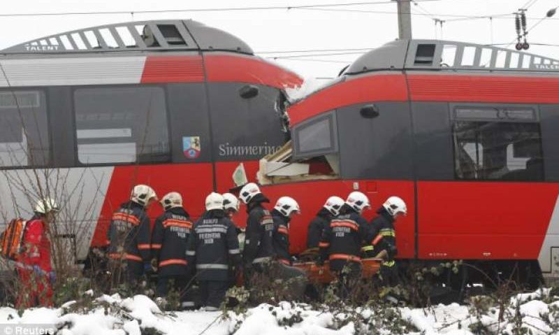 Un mort şi peste 20 de răniţi după ce două trenuri s-au ciocnit în Austria