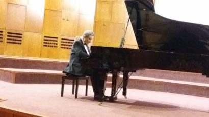 [FOTO] Dragoș Mihăilescu într-un recital de pian de mare rafinament la Reșița!