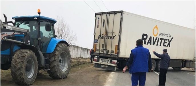 Un TIR a blocat, în această dimineață, circulația între Reșița și Timișoara