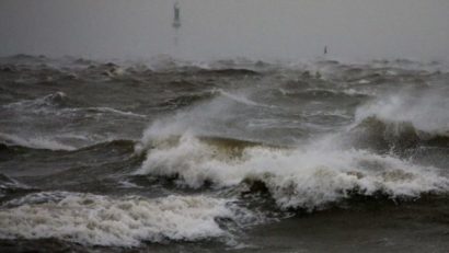 Alertă pe Dunăre! Traficul fluvial, oprit din cauza vântului puternic