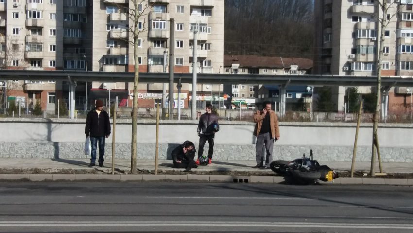 [FOTO] Accident de circulație cu motocicleta în Reșița