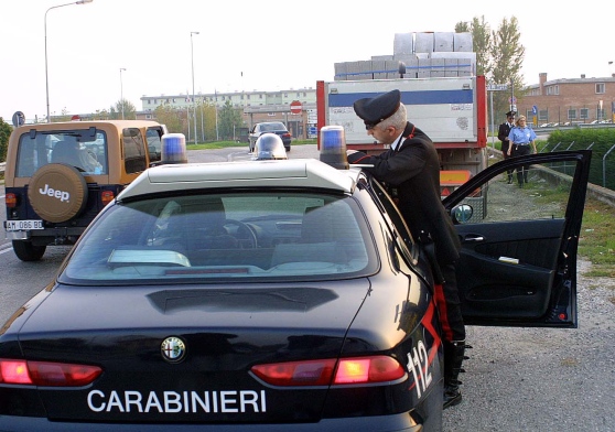 Italia: Șoferiță româncă de TIR salvată de la moarte de carabinierii italieni