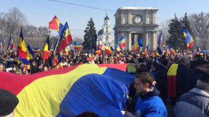 La Chişinău are loc o amplă manifestaţie dedicată împlinirii a 100 de ani de la Unirea Basarabiei cu România