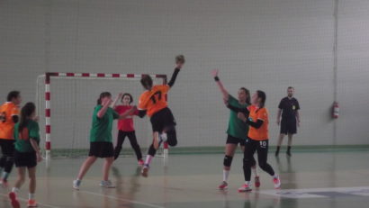 „Zeiţele Cernei” şi „leoaicele” Giarmatei se confruntă în staţiunea Băile Herculane, la handbal – junioare III!