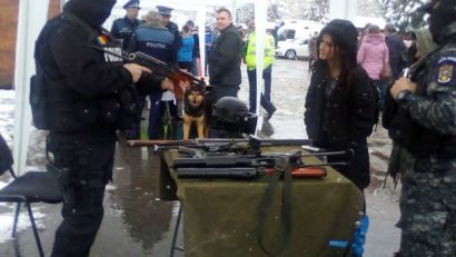 [FOTO] Poliţiştii cărăşeni, întâlnire în Parcul Tricolorului