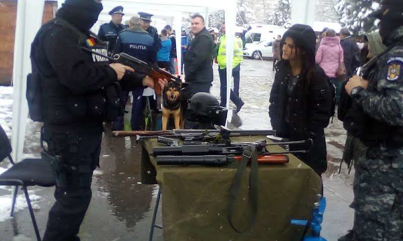 [FOTO] Poliţiştii cărăşeni, întâlnire în Parcul Tricolorului