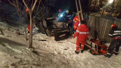 Tânăr de 23 de ani mort după ce s-a certat cu iubita şi a intrat cu maşina într-un stâlp