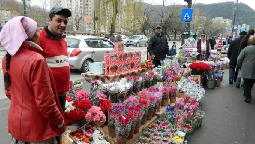 De 8 martie, la Reşiţa, florile s-au vândut mai ceva ca pâinea caldă!