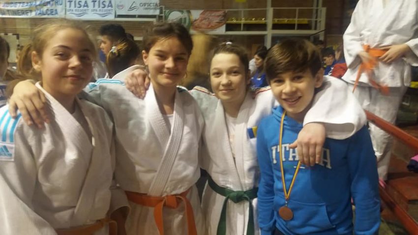 [FOTO-AUDIO] Medalie pentru Alexandru Borcean din Caransebeș la Campionatul Naţional de judo Under 15