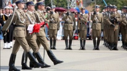 Polonia va degrada toți ofițerii de rang înalt din era comunistă, pănă la gradul de soldat