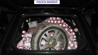 [FOTO] Sute de recipiente cu substanţe periculoase au fost confiscate de poliţişti