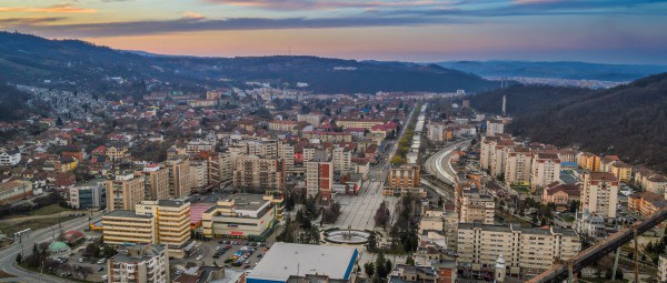 Peste un sfert din populaţia României trăieşte în oraşe cu proiecte Smart City. Printre norocoşi şi reşiţenii