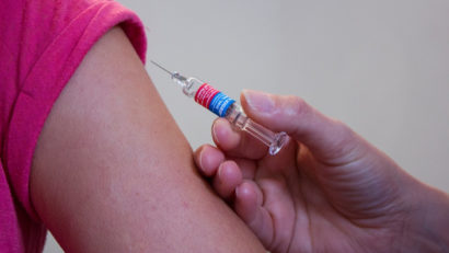 Vaccinarea continuă! La centrele din Caraş-Severin au ajuns astăzi peste 3.200 de vaccinuri anti SARS CoV-2