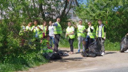 Lor le pasă! Elevii din Reşiţa vor aduna gunoaiele de la intrările în oraş!