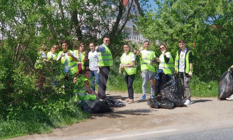 Lor le pasă! Elevii din Reşiţa vor aduna gunoaiele de la intrările în oraş!