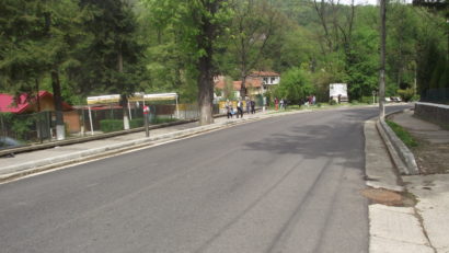 Ordin pentru refacerea trotuarului în zona Parcului Vicol din Băile Herculane!