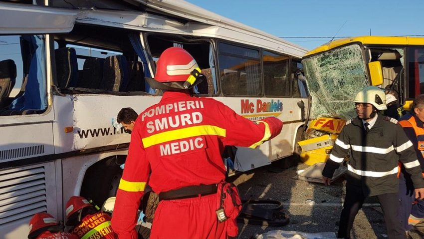 Accident grav în Satu Mare. Opt răniți după ce două autobuze s-au ciocnit