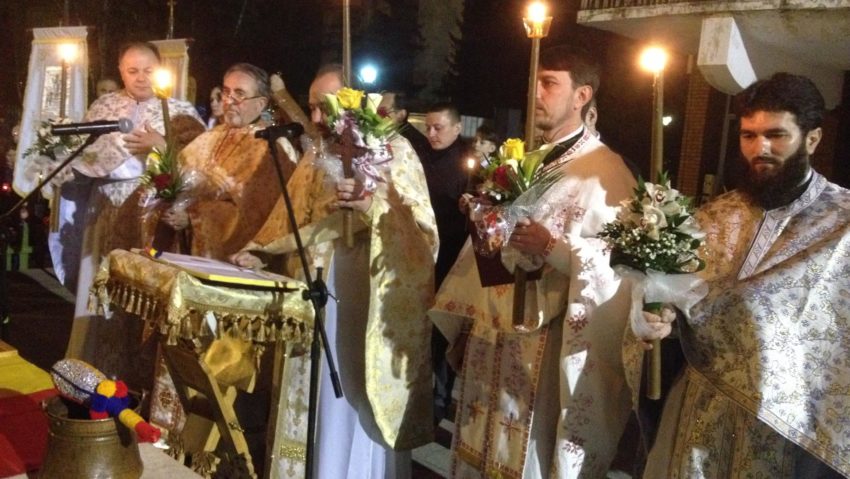 [FOTO] Lumina Sfântă a pogorât în Centrul Civic al Reșiței!