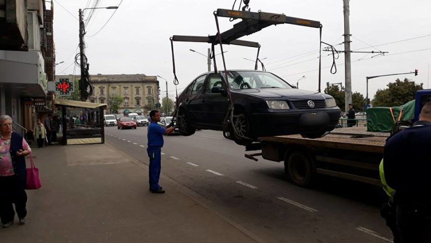 La Arad a fost reluată acţiunea de ridicare a maşinilor