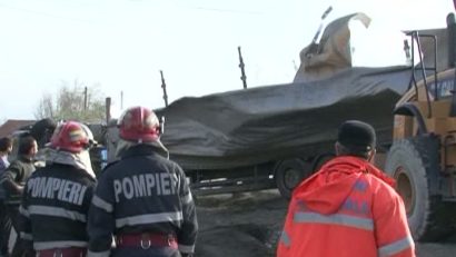 Un TIR încărcat cu făină s-a răsturnat şi a luat foc pe DN 13