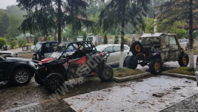 [VIDEO-FOTO] Piloţi pasionaţi de off-road din Europa fac spectacol la GPS Trophy România, eveniment ce are loc pe trasee din zona Muntele Semenic