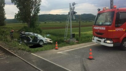 Accident teribil. Patru tinere au decedat și o alta este grav rănită după ce mașina în care se aflau a fost lovită de tren