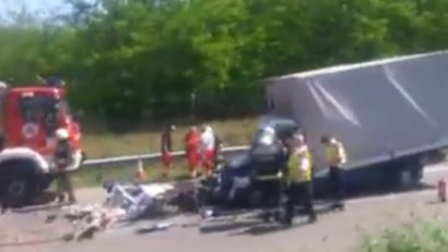 VIDEO – Un nou accident mortal în Ungaria. Șofer român mort după ce a intrat cu camioneta într-un TIR