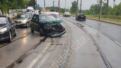 [FOTO-VIDEO] Circulație strangulată în Triaj din cauza unui accident rutier