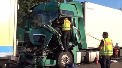 VIDEO: Șofer român de TIR grav rănit în urma unui teribil accident, pe A1, în Germania