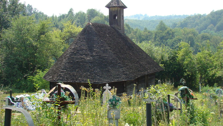 [FOTO] Ambulanţa pentru Monumente la o nouă intervenţie în Banat