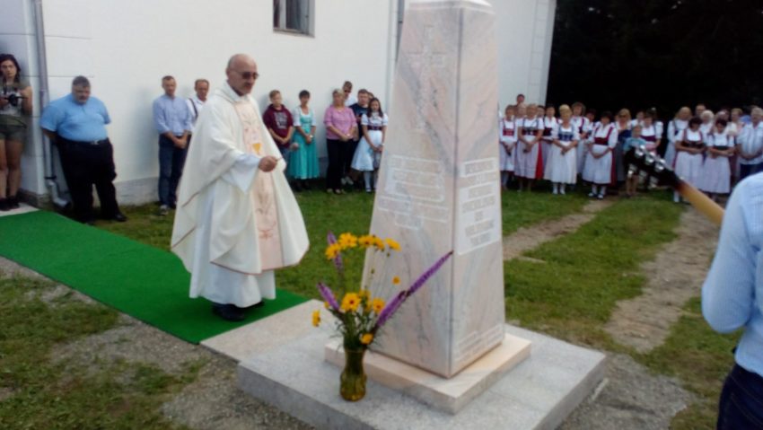 [FOTO] Germanii din Gărâna îşi comemorează înaintaşii