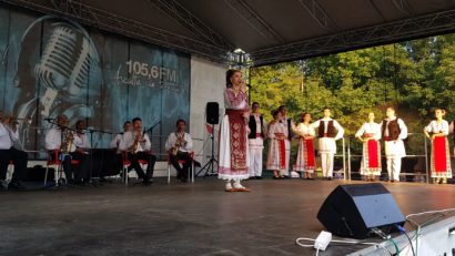 Radio Reşiţa organizează, astăzi, un concert de muzică populară în cadrul Târgului de Crăciun!