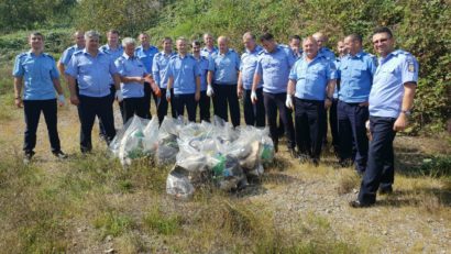 [FOTO] Împreună pentru o Românie MAI curată: Jandarmii și polițiștii cărăşeni şi-au unit forţele!