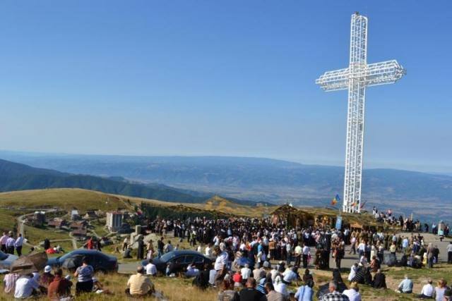 Caravana medicală „Uniți sub Tricolor prin Sănătate” ajunge, astăzi, pe Muntele Mic!