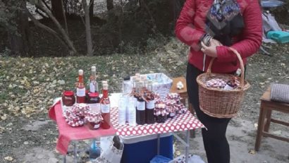 [EXCLUSIV][FOTO] Produsele naturiste câştigă teren în Banatul de Munte: Dulceţurile de trandafiri şi goji din Valea Almăjului, la mare căutare