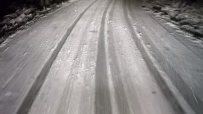 [VIDEO] Ninge abundent la această oră pe Transfăgărăşan, la mare altitudine