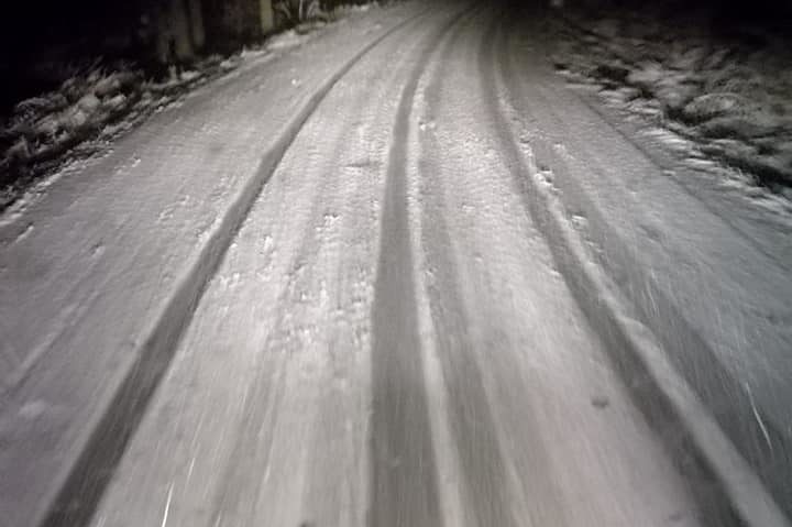 [VIDEO] Ninge abundent la această oră pe Transfăgărăşan, la mare altitudine