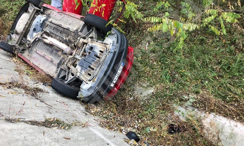 [FOTO] Avertizări inutile ale poliţiştilor rutieri. Un nou accident pe DN6, la ieşire din Teregova