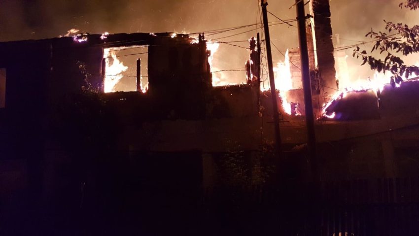 Un incendiu de proporţii a avut loc în localitatea cărăşeană Măru