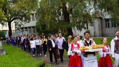 Studenţi UEMR şi elevi reşiţeni premiaţi la simpozionul BACStud 2018