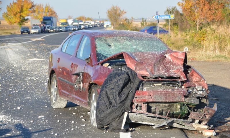 Accident grav aseară pe DN2. Doi oameni au murit