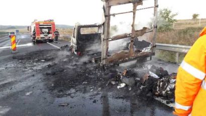 Trafic restricţionat pe autostrada Sibiu-Deva: două autovehicule au luat foc