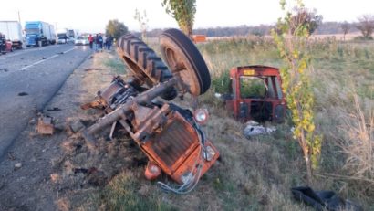 Trei răniți în această dimineață după ce un TIR a lovit un tractor și o autoutilitară pe DN2