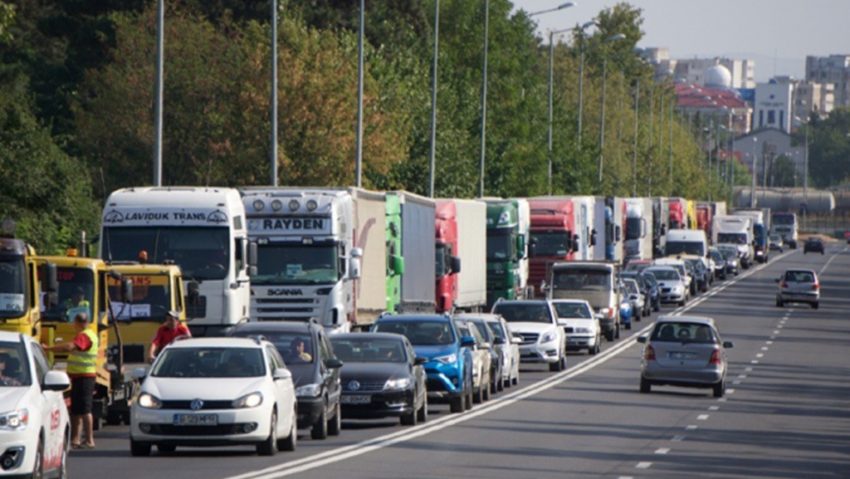 Peste 16.000 de autovehicule comerciale întrerup activitatea la nivel naţional