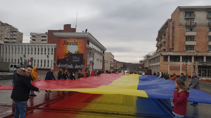 [FOTO-VIDEO] Caravana Tricolorului a ajuns la Reşiţa